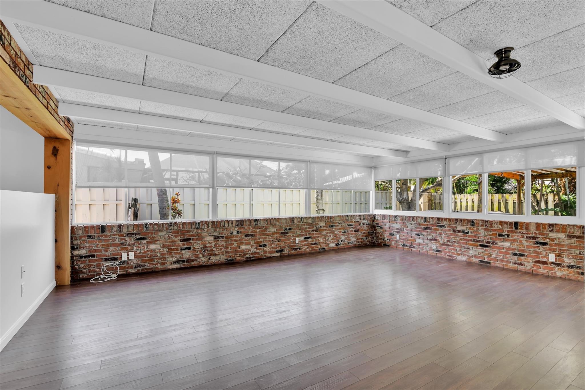 341 SE 8th St