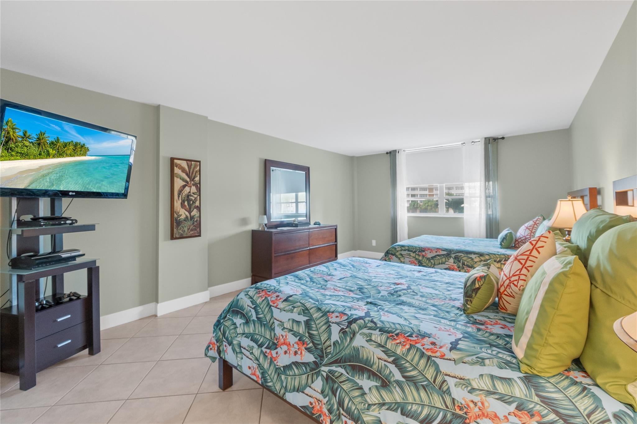 PLAZA TOWERS - Residential