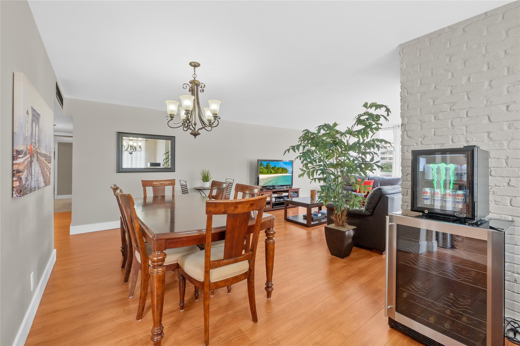 PLAZA TOWERS - Residential