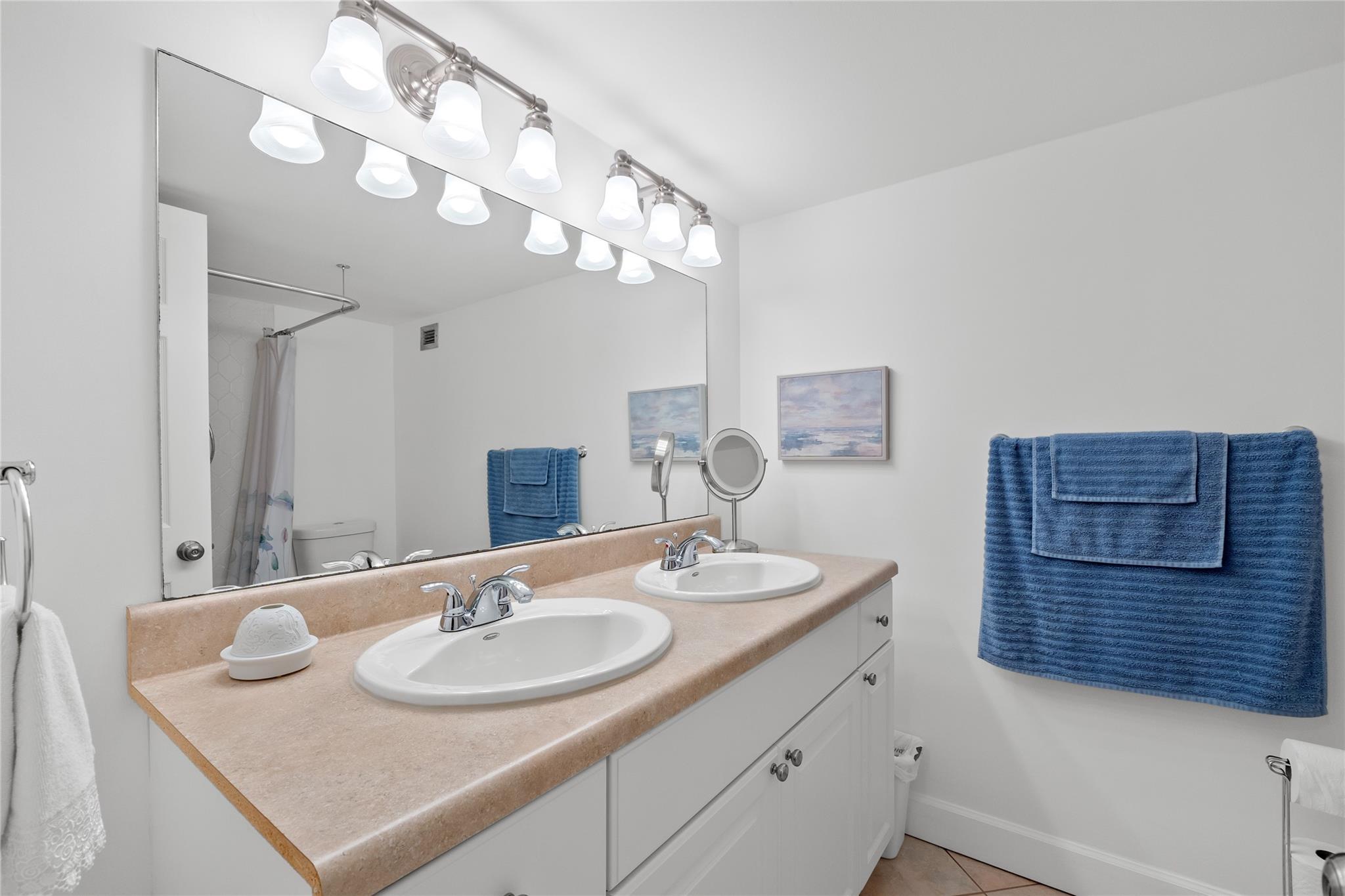 PLAZA TOWERS - Residential