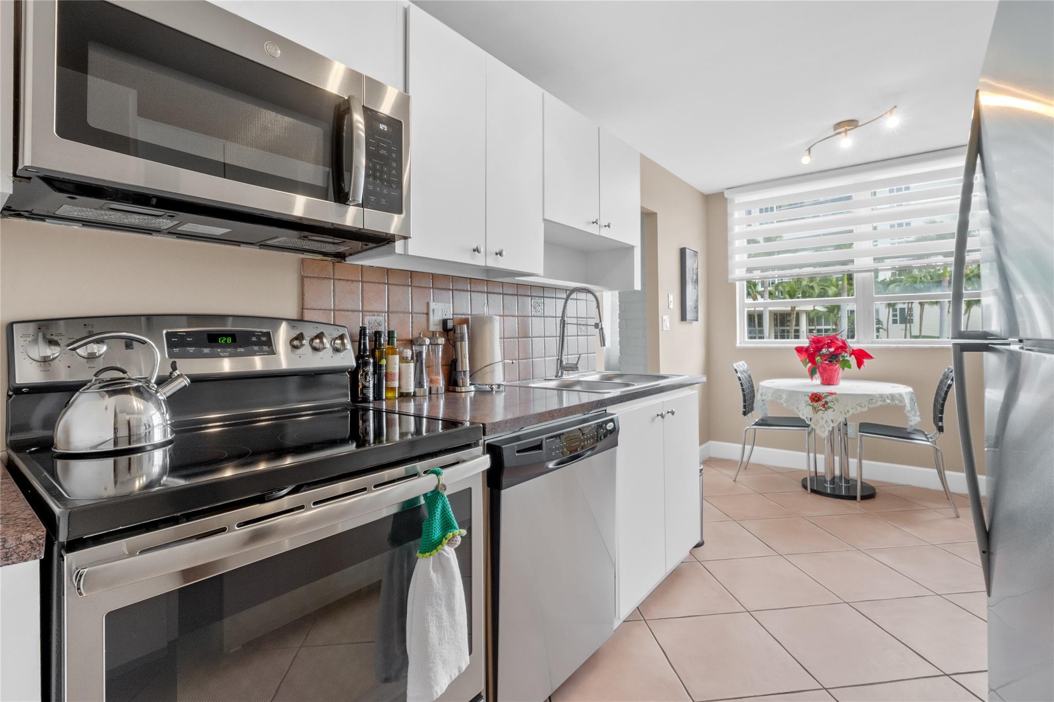 PLAZA TOWERS - Residential