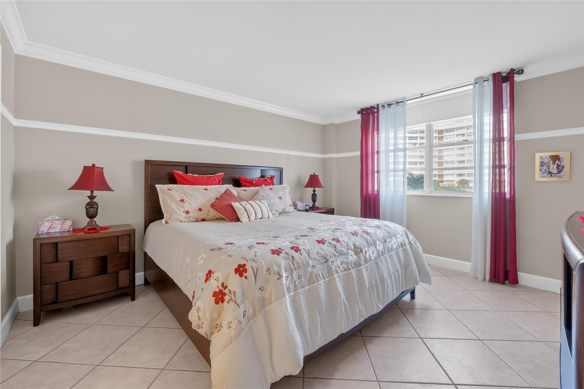 PLAZA TOWERS - Residential