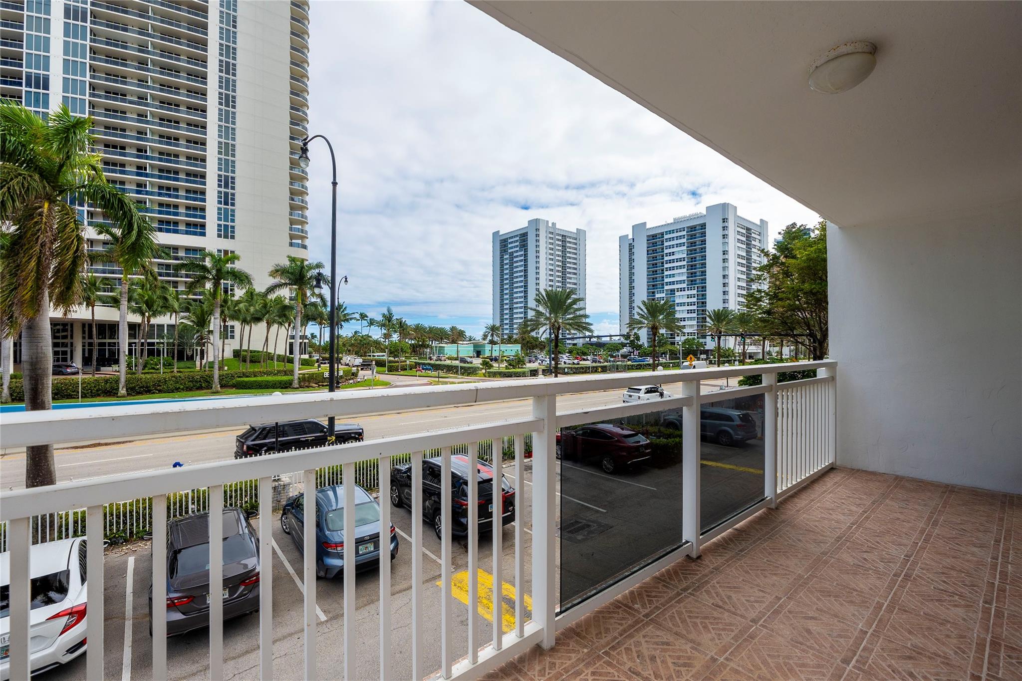 PLAZA TOWERS - Residential