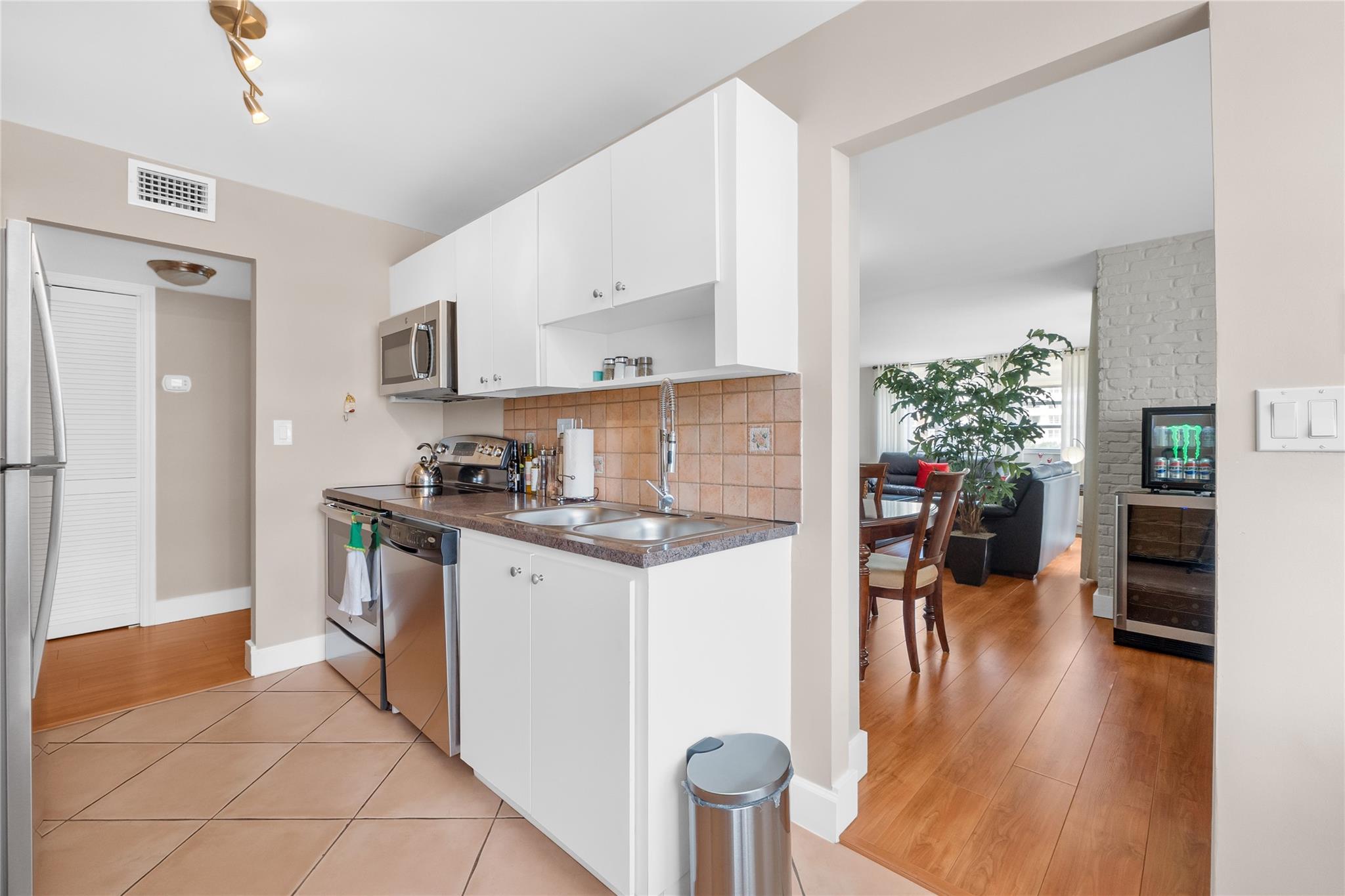 PLAZA TOWERS - Residential