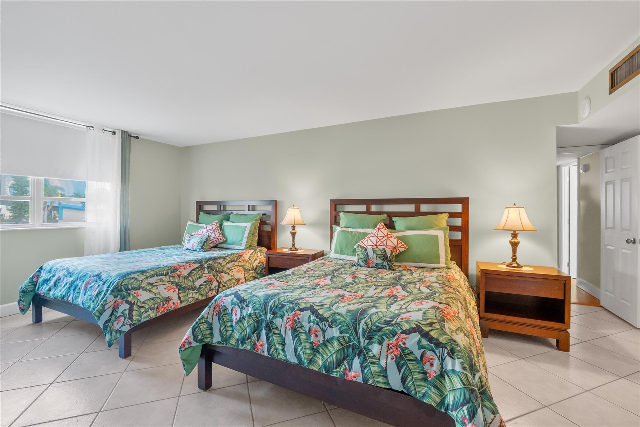 PLAZA TOWERS - Residential