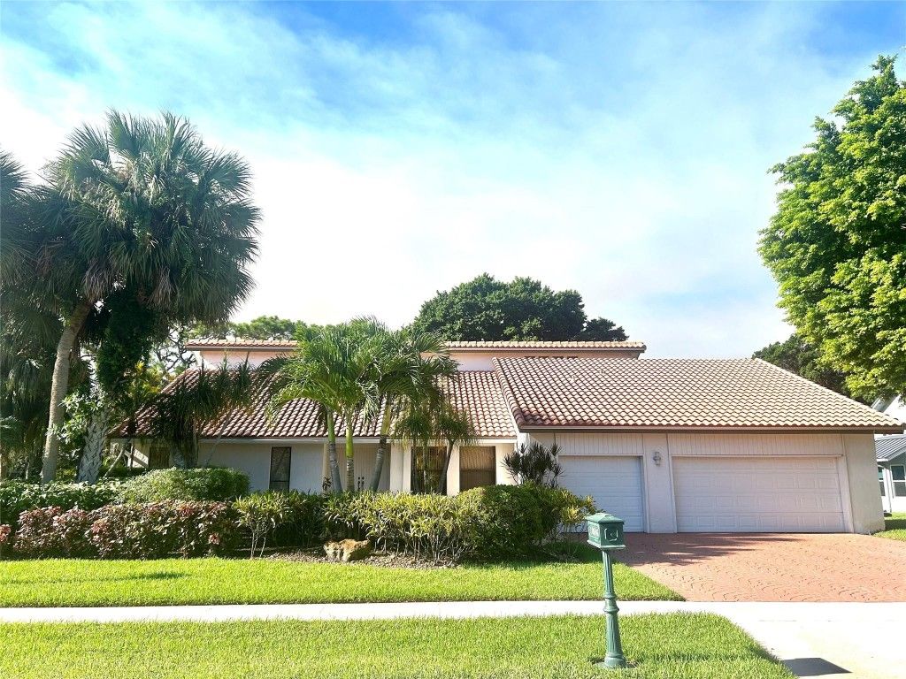 Photo of 10246 Boca Woods Lane, Boca Raton, FL 33428 (MLS # F10522864)