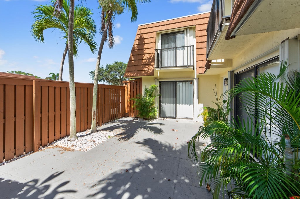 Photo of 3900 SE COUNTY LINE Road #27D, Tequesta, FL 33469 (MLS # B26076290)