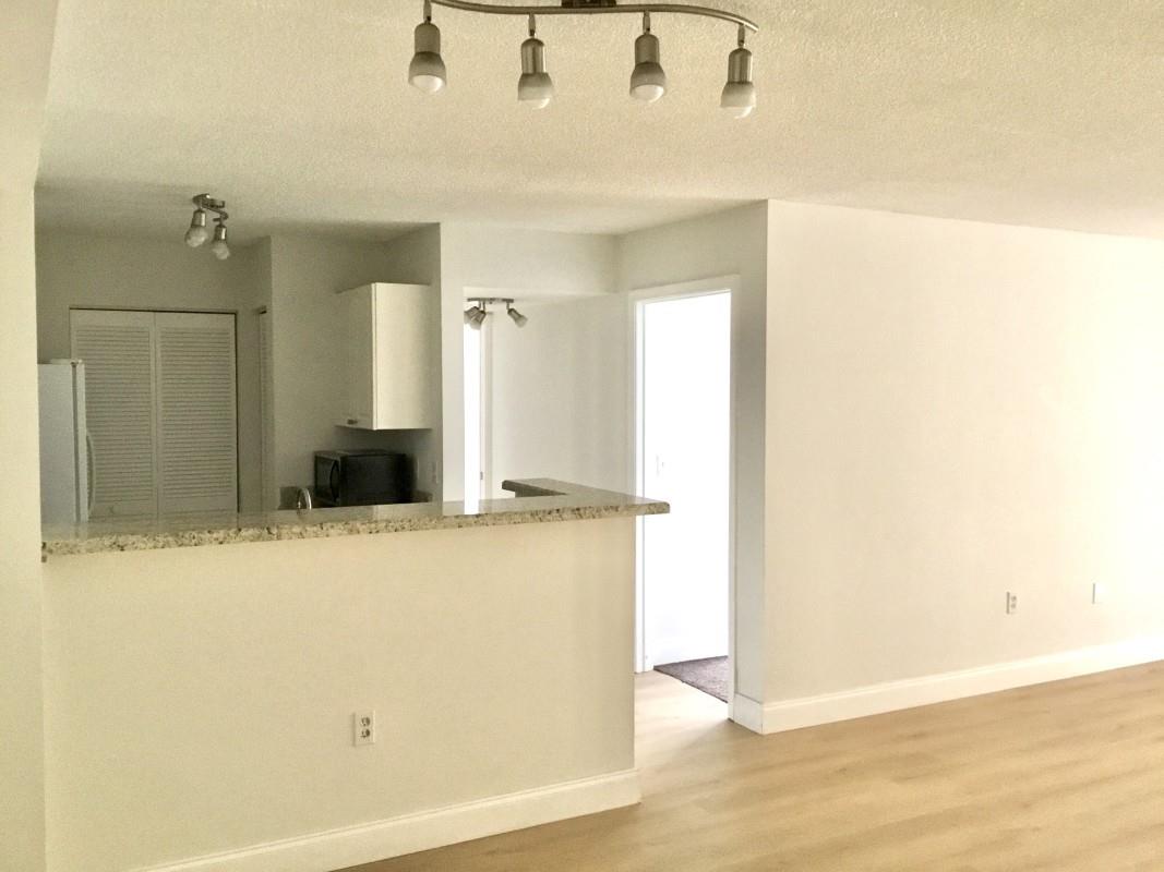 4820 N State Road 7 10105