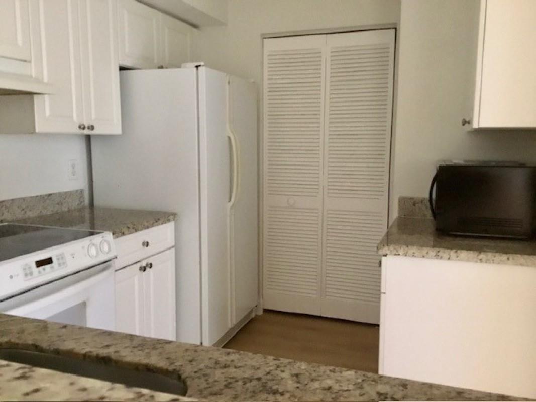 4820 N State Road 7 10105