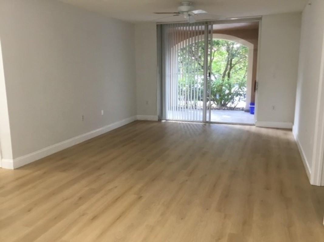 4820 N State Road 7 10105