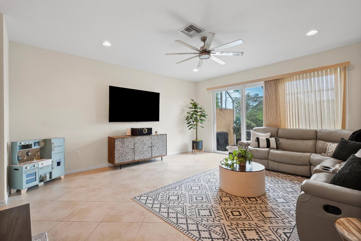 RIVER GLEN - Residential