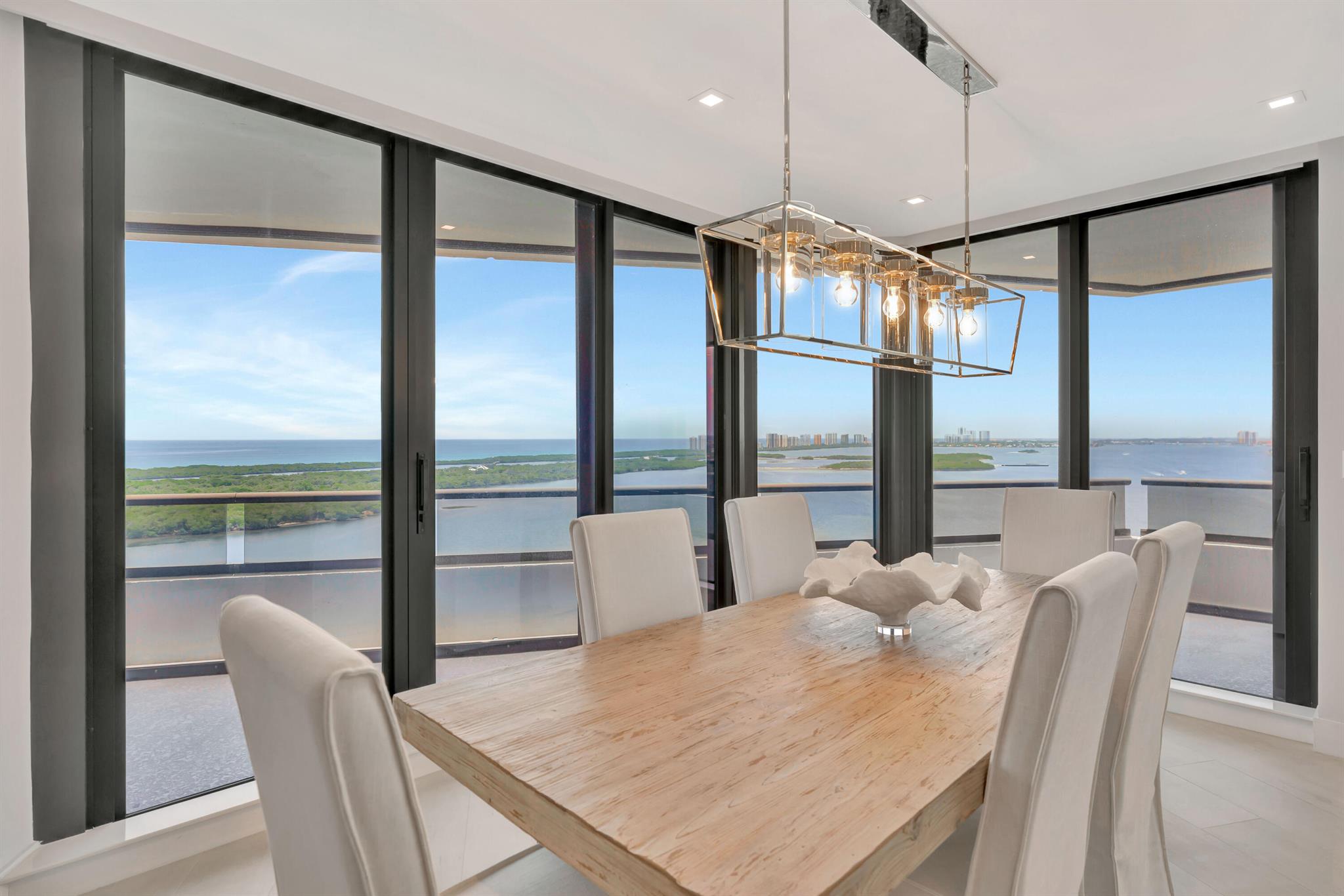 100 Lakeshore Drive 2153, North Palm Beach, FL, 33408/$2,399,000 3 100 Lakeshore Drive 2153