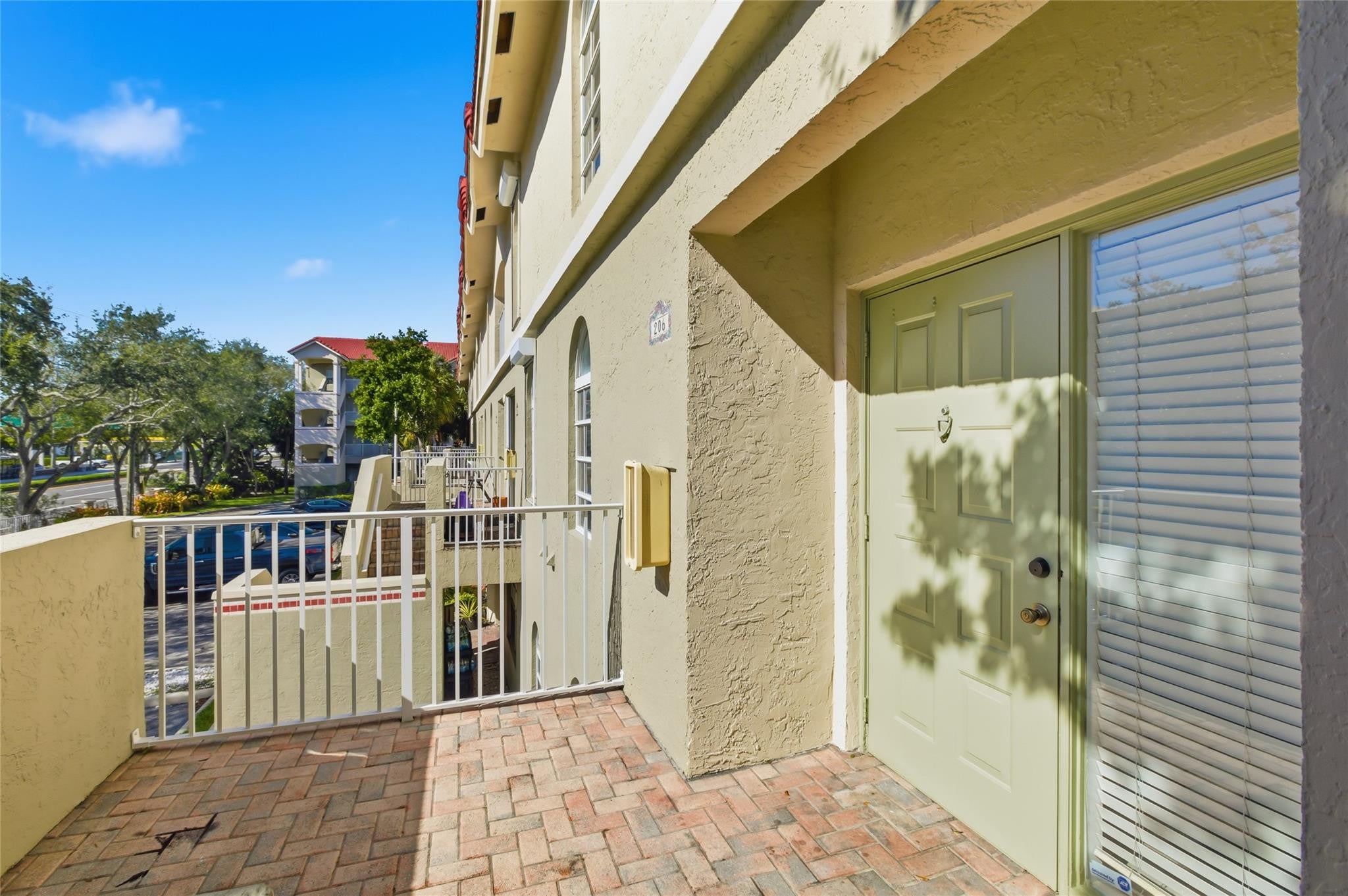 2381 NE 14th Street Causeway 206