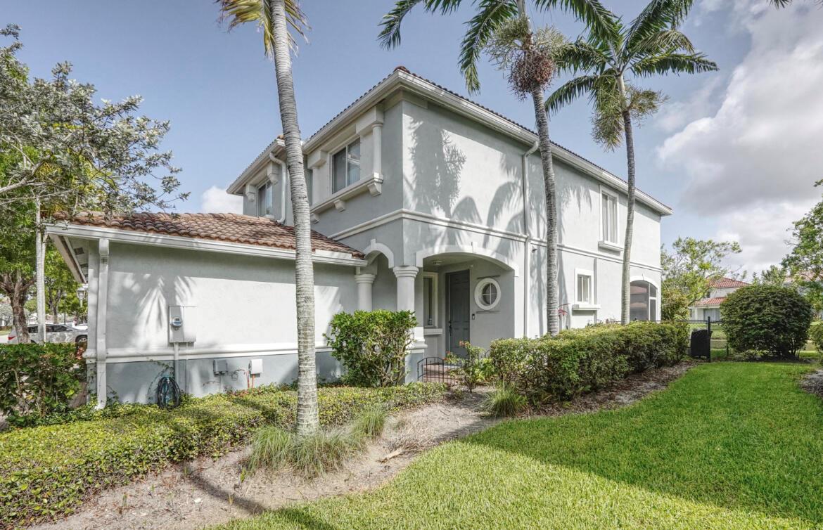 2218 Oakmont Drive