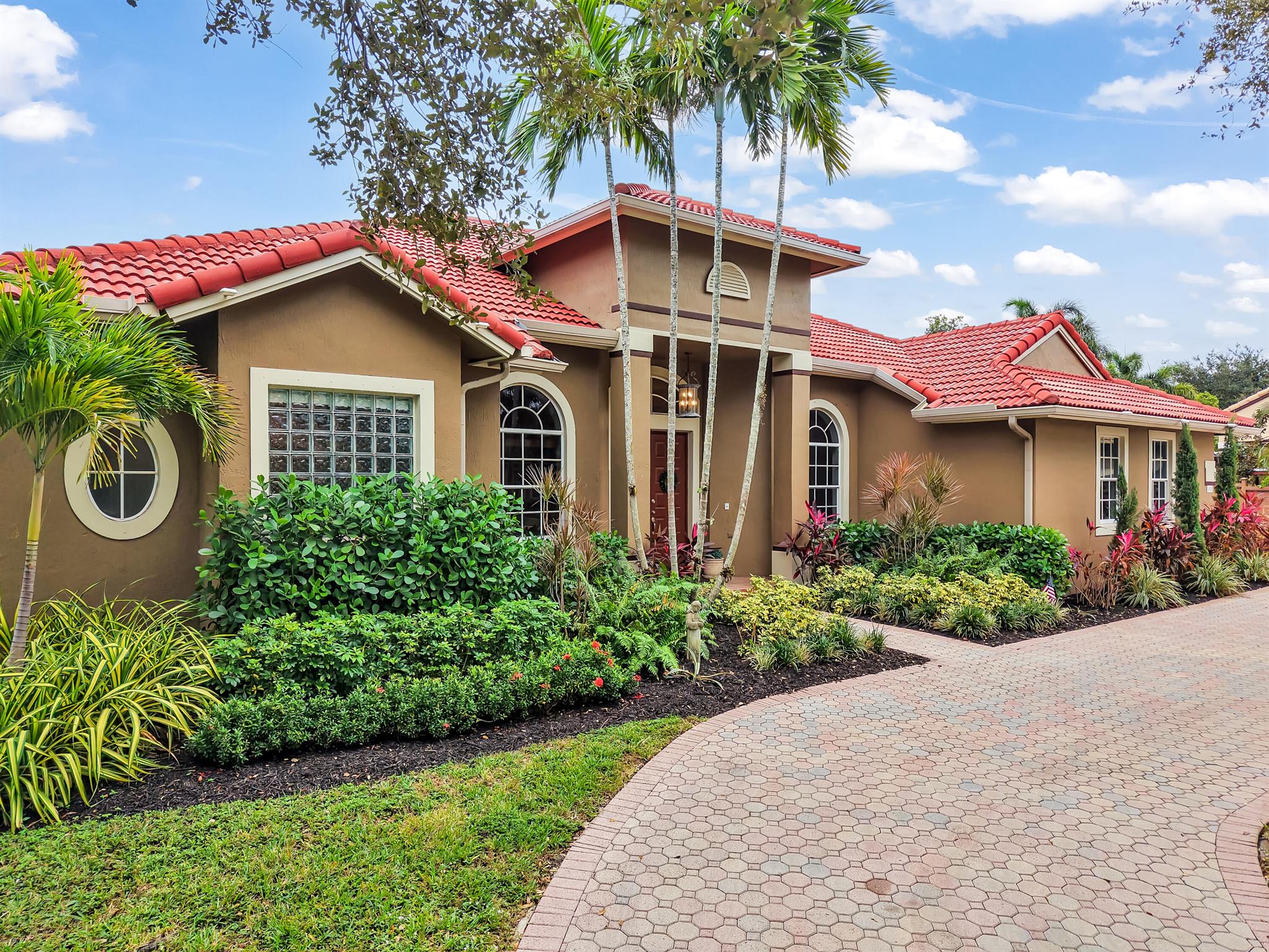 Isle Del Sol, Plantation's own secluded Island community of only 69 luxury homes. The moment you enter this 5 Bedroom/ 4 Full Bath home, you're graced by the bright open space and view of the pool. True 3 way split floor plan. Guest/au pair suite with own entrance, full bath & walk-in closet. The master suite is enormous!New Impact garage door. Generator hook up recently added. New zero maintanance Fence surrounds the entire yard. Pavered circular drive. Double gate with space for your boat. Private BOAT RAMP. Easy going, well managed minimal hoa. 5 Mins to Everything you need including all major routes. Less than 10 minutes to downtown Ft. Lauderdale, airport, beach Schedule a private tour today!