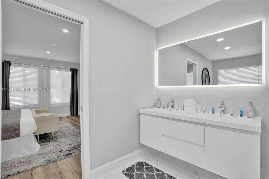 HILLSBORO SHORES SEC - Residential