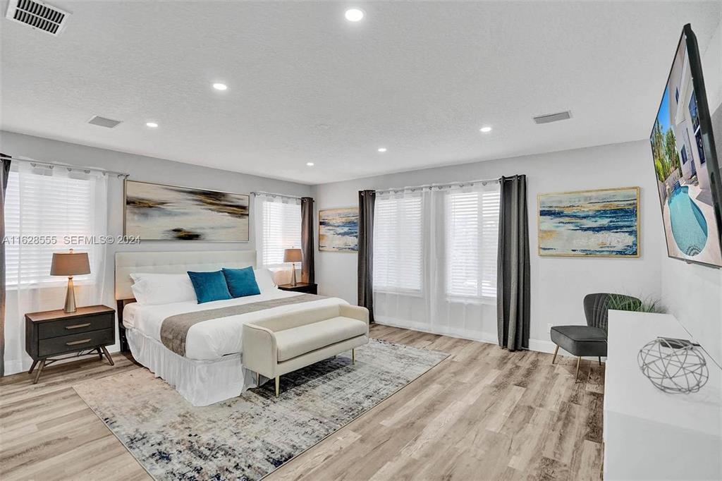 HILLSBORO SHORES SEC - Residential