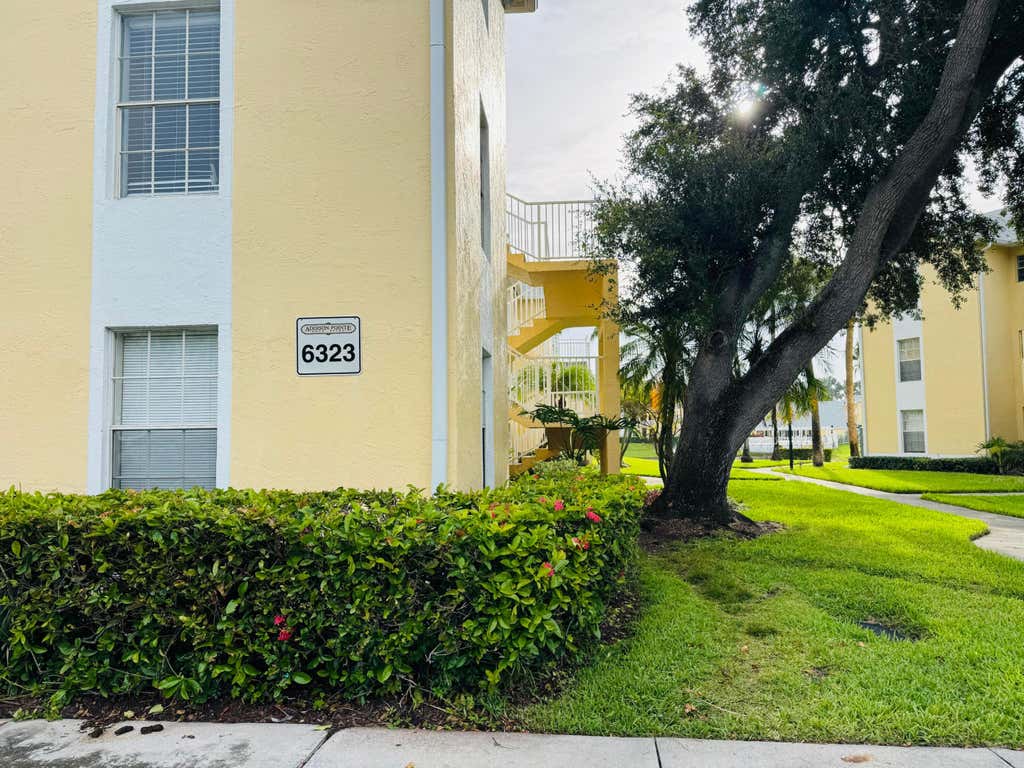 Photo of 6323 La Costa Drive #H, Boca Raton, FL 33433 (MLS # B26061355)
