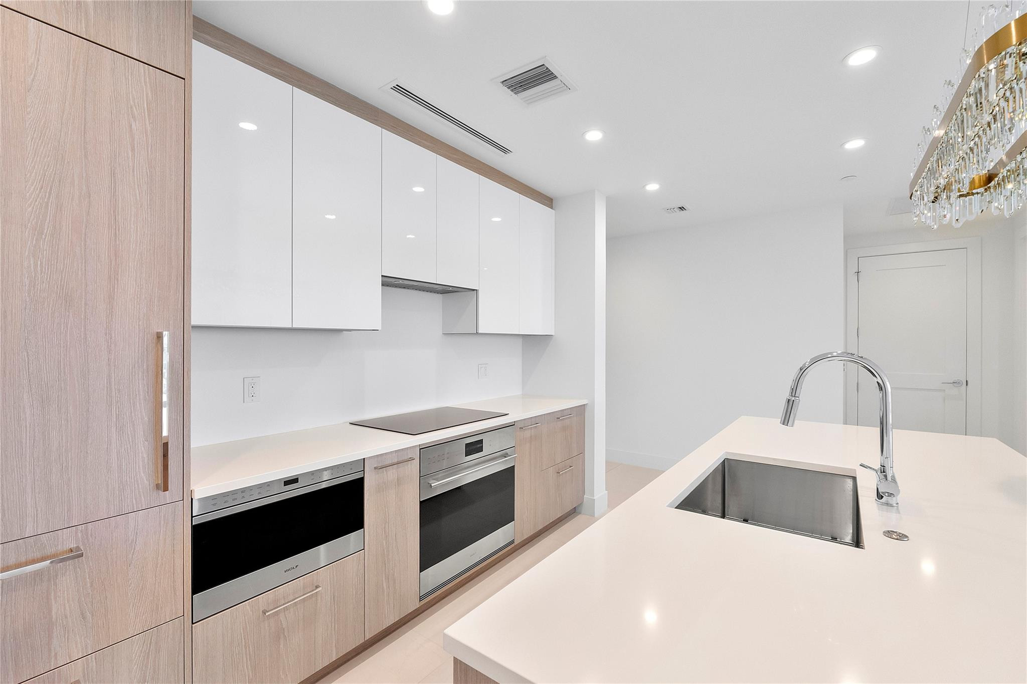 153 N Seabreeze 1803-S