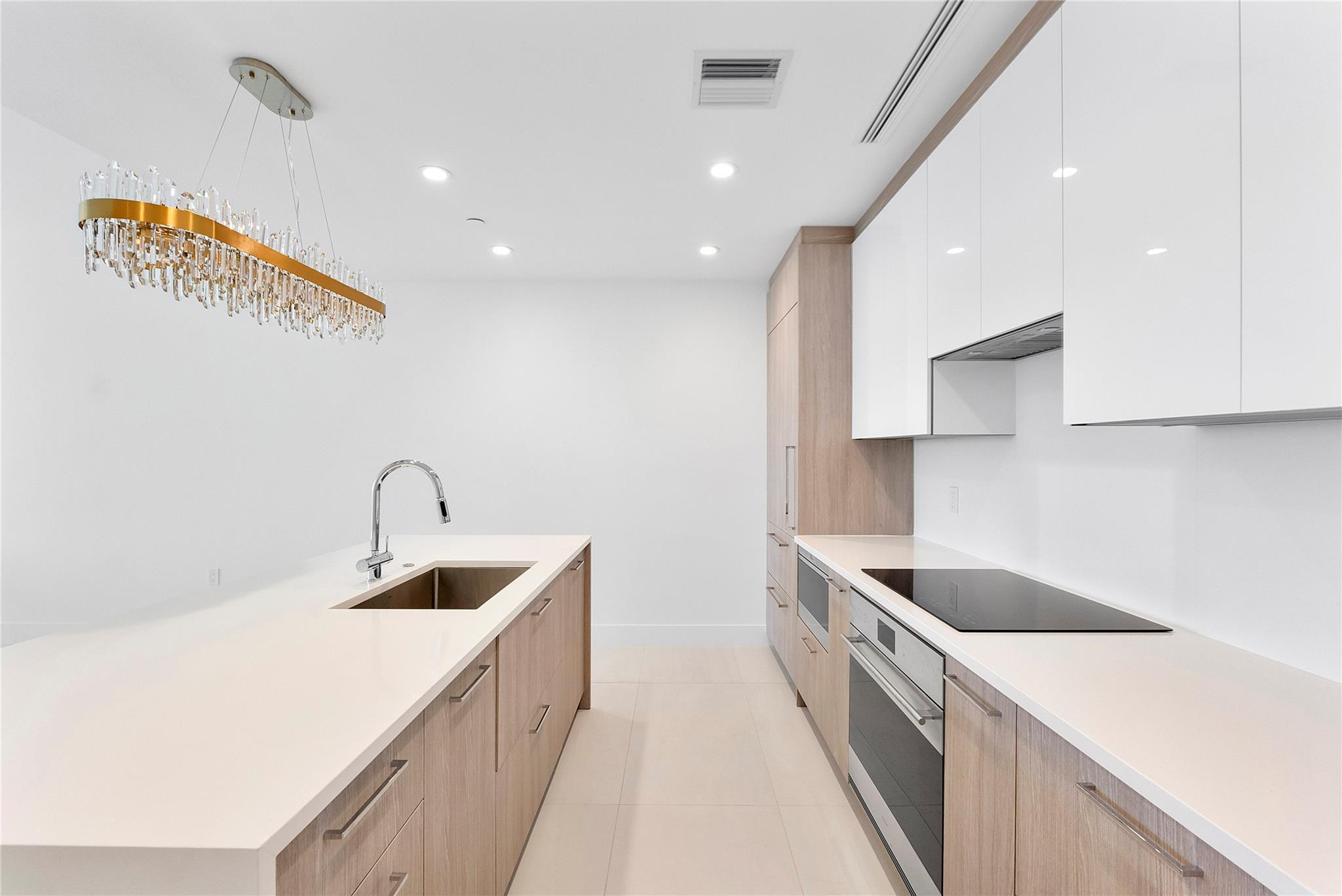 153 N Seabreeze 1803-S