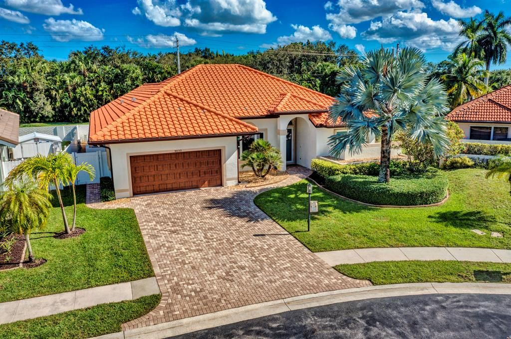 Photo of 9030 Cypress Hollow Drive, Palm Beach Gardens, FL 33418 (MLS # R10846620)