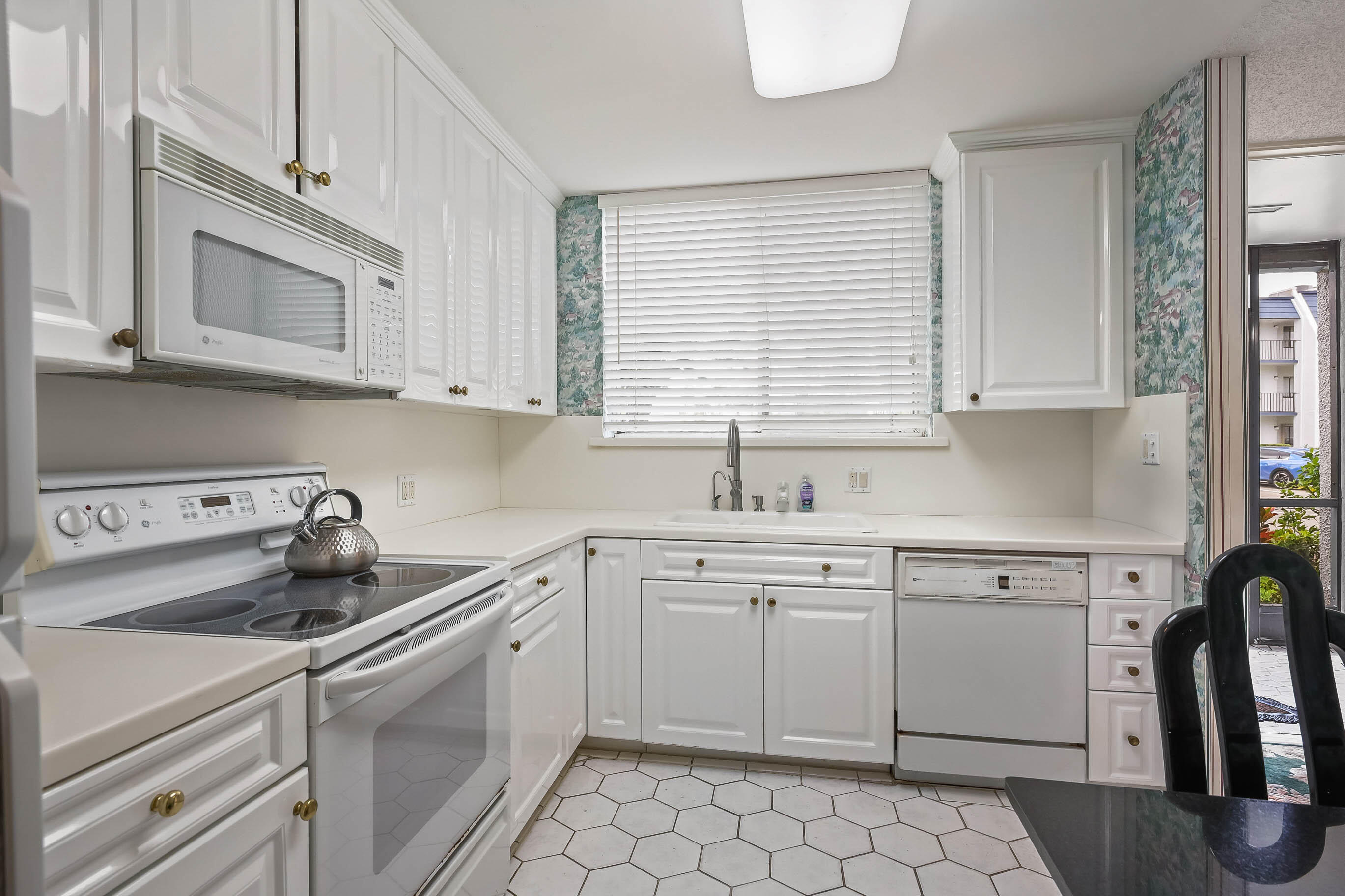 FOUNTAINS OF PALM BEACH CONDO 3 - Residential