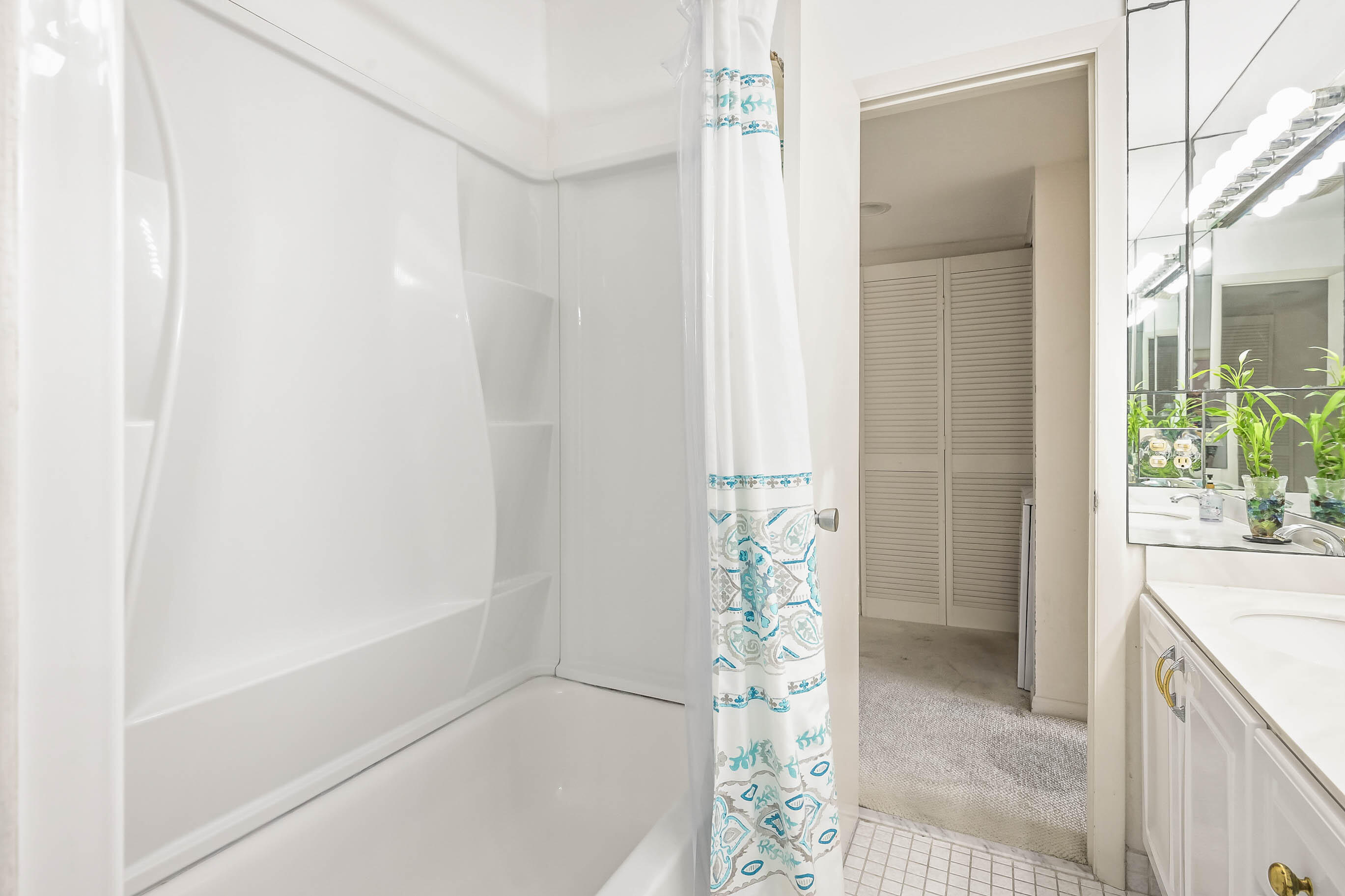 FOUNTAINS OF PALM BEACH CONDO 3 - Residential