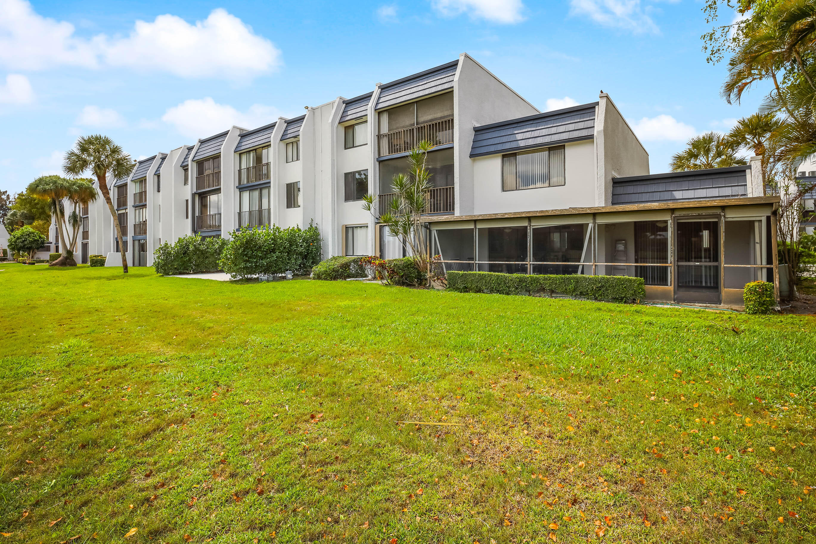 FOUNTAINS OF PALM BEACH CONDO 3 - Residential