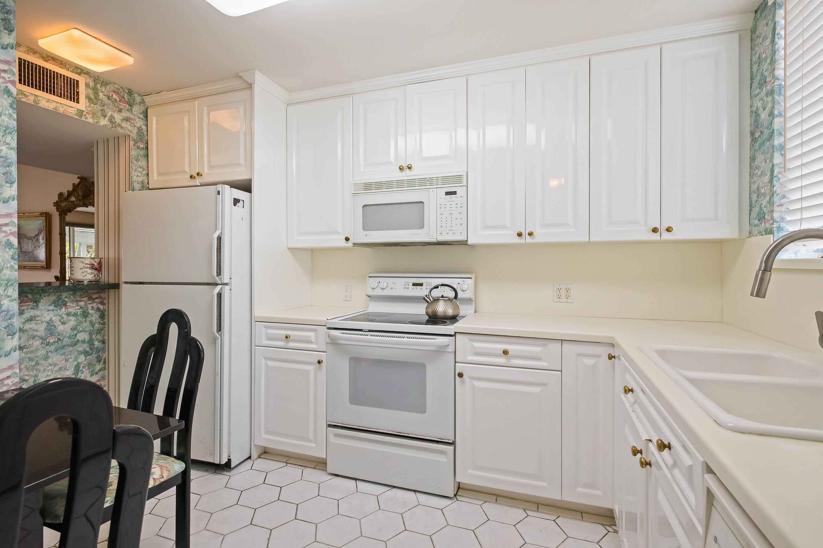 FOUNTAINS OF PALM BEACH CONDO 3 - Residential