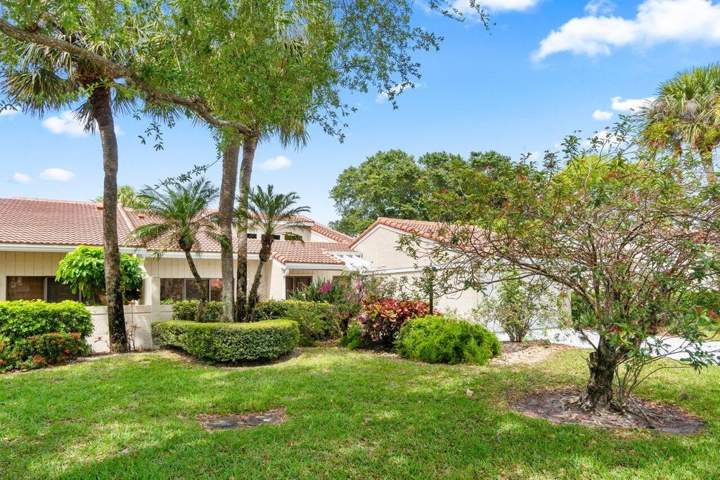 Photo of 25 Glens Drive W, Boynton Beach, FL 33436 (MLS # R11120269)