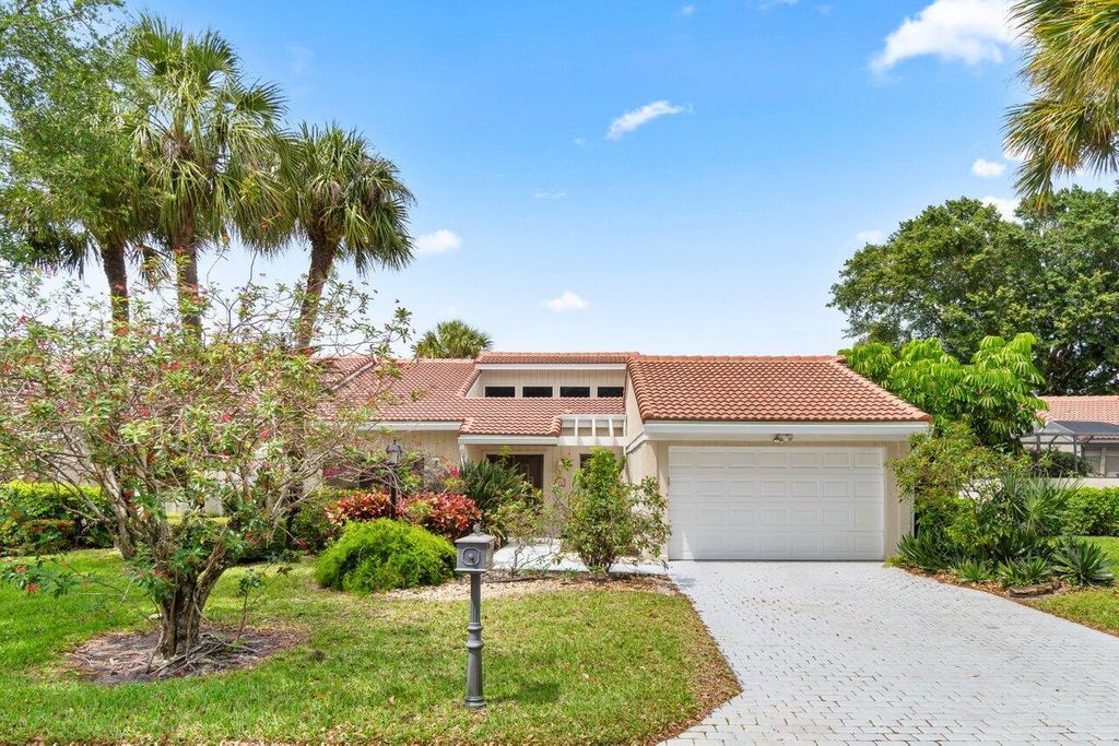 Photo of 25 Glens Drive W, Boynton Beach, FL 33436 (MLS # R11120269)