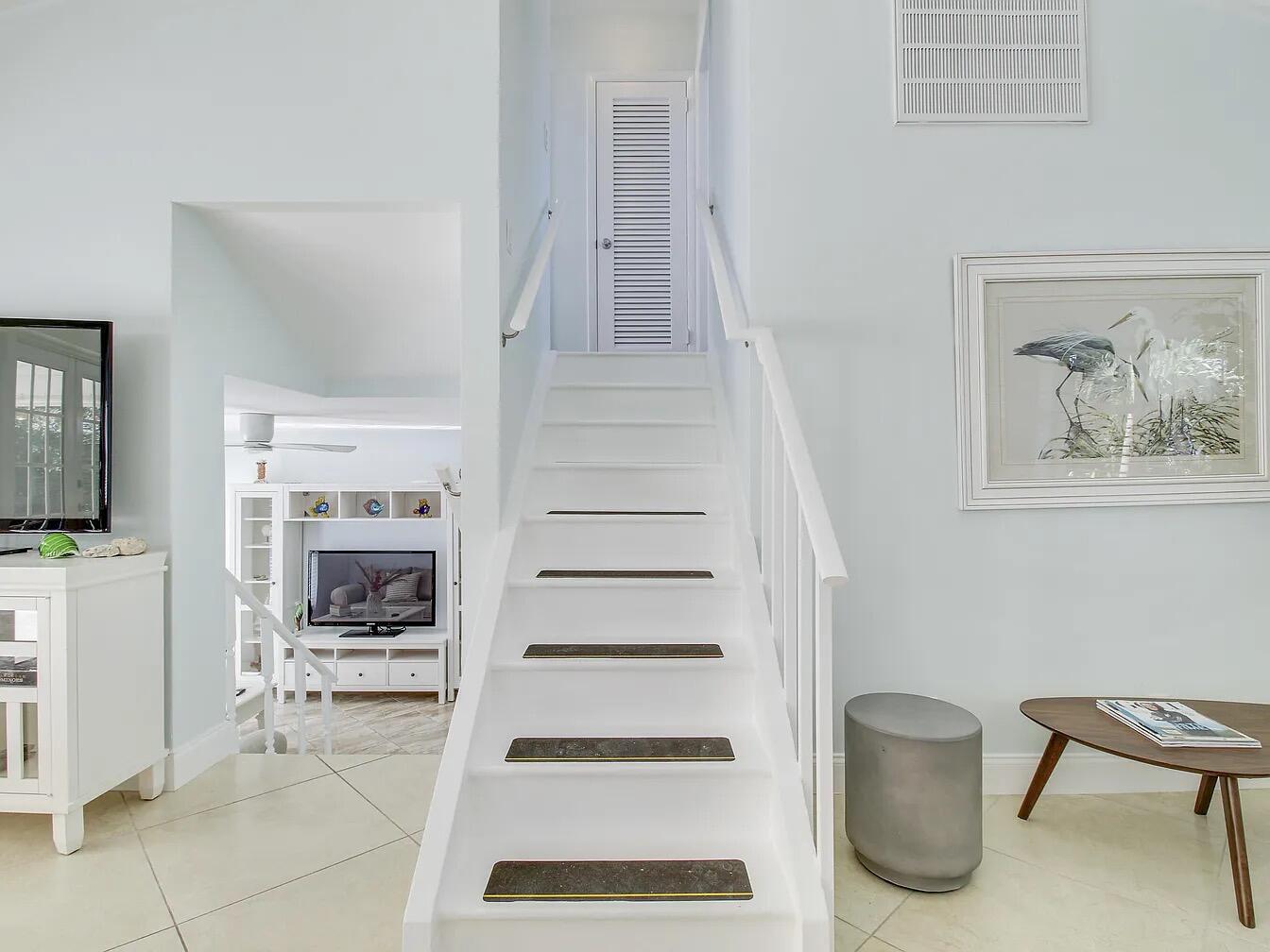 YACHT HARBOR MANOR - Residential Lease