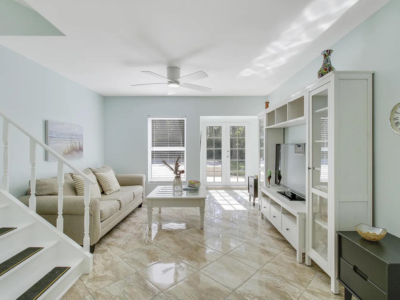 YACHT HARBOR MANOR - Residential Lease