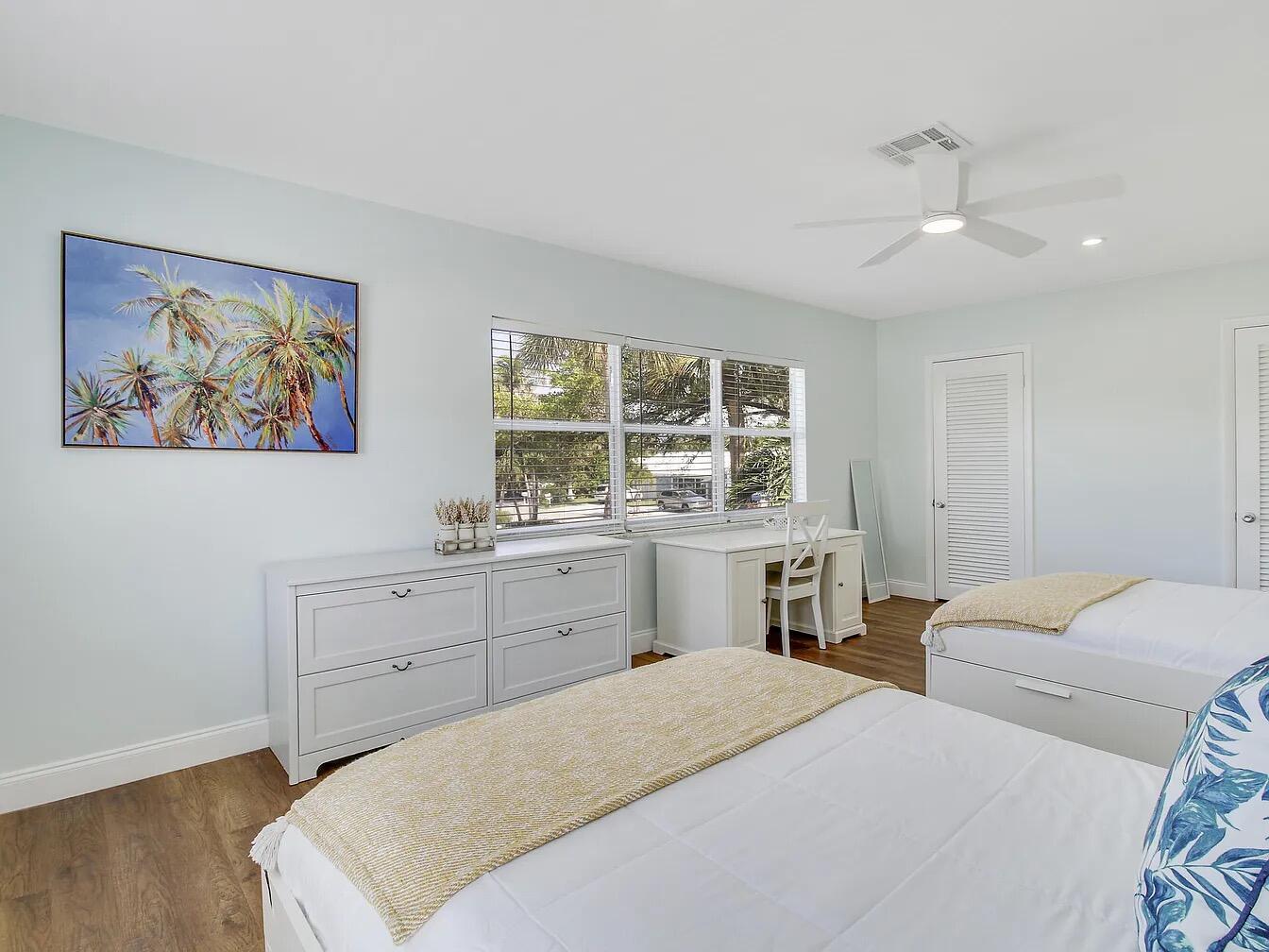 YACHT HARBOR MANOR - Residential Lease