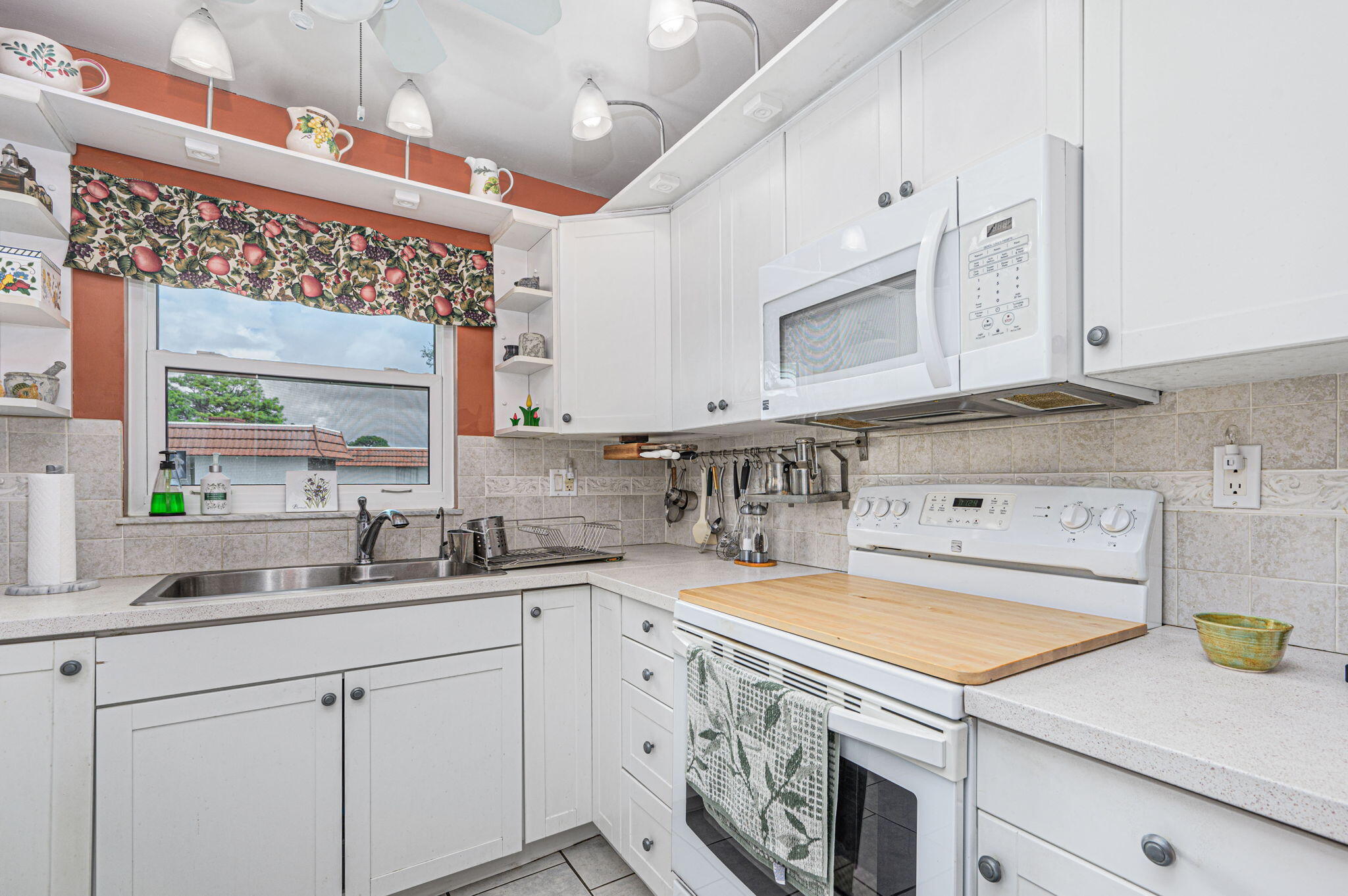 VISTA DEL LAGO CONDO - Residential