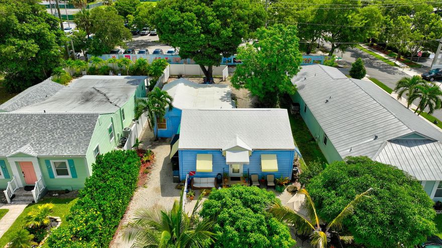 Fantastic opportunity for INVESTOR or BUILDER! Cute cottage style home with guest house/in-law in back. Main house features a full kitchen, living room, 2 bedrooms, one bath, laundry. Attached guest house has kitchenette, living area, two bedrooms, one bath, laundry and separate parking and entrance. Osceola Park is located just a few blocks from Delray's Atlantic Ave shops, art galleries and restaurants. Walk/cart/or bike to all that Delray has to offer, including the beach! Home to many beautiful new construction homes, Osceola Park also features cute cottages, as well as Old Florida style homes. Many of the alley ways are lined with art by local artists. No HOA or HOA restrictions. Investor, renter and builder friendly.