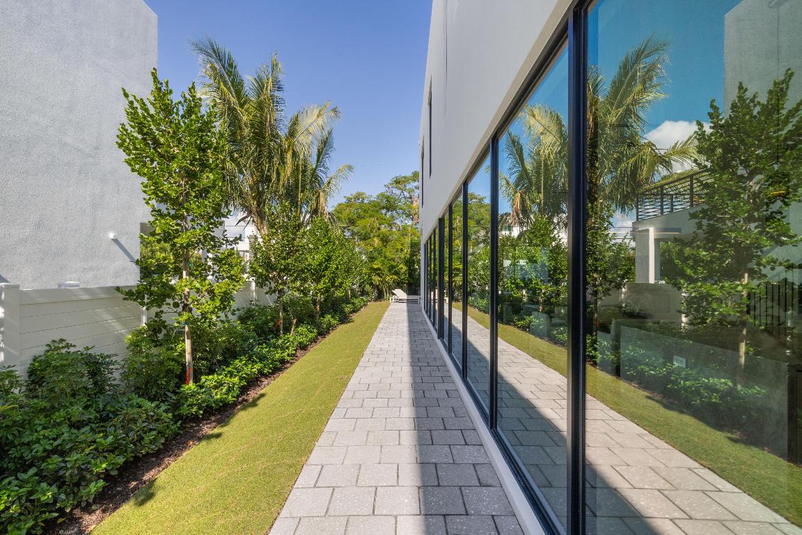 LA HACIENDA DELRAY - Residential