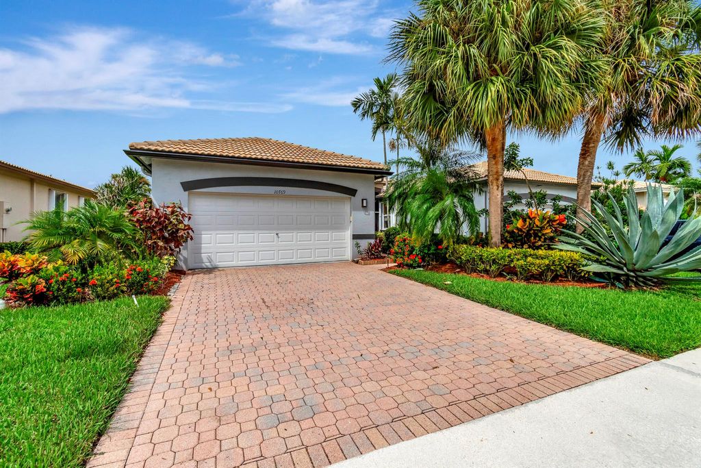 Photo of 10769 Royal Caribbean Circle, Boynton Beach, FL 33437 (MLS # R10922733)