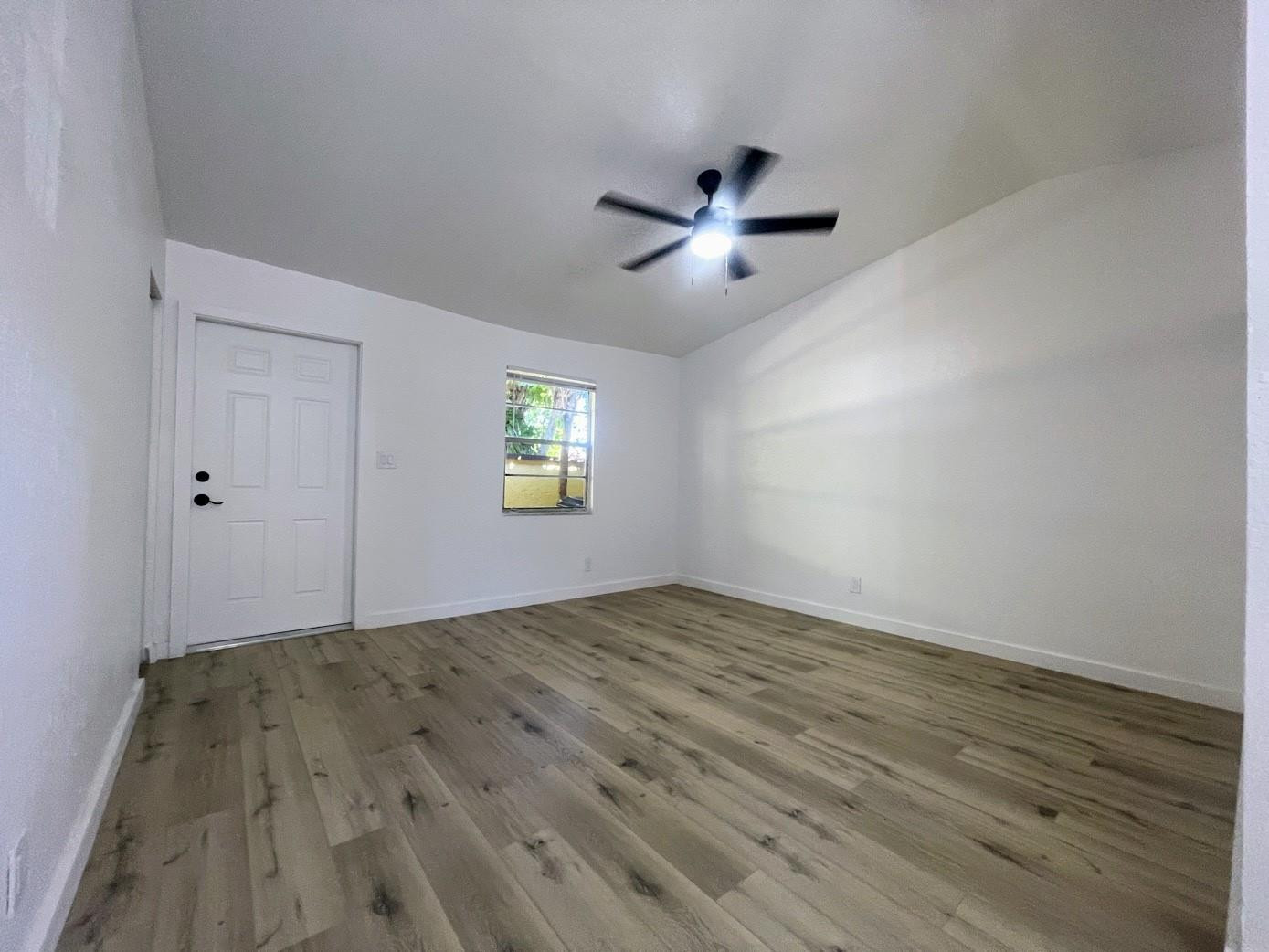 LAKE ISLAND - Residential