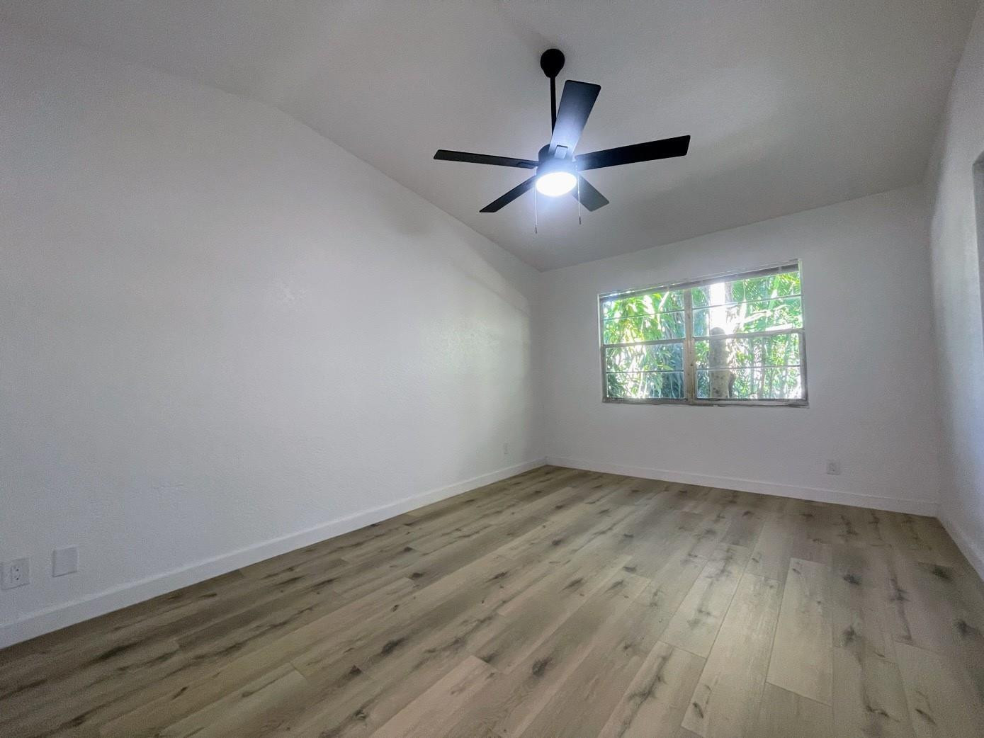 LAKE ISLAND - Residential