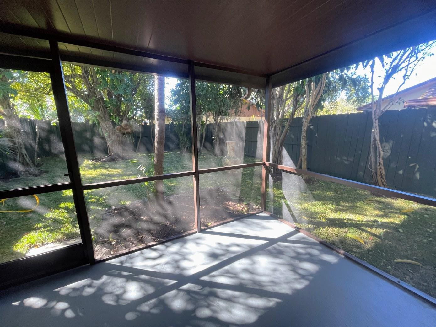 LAKE ISLAND - Residential