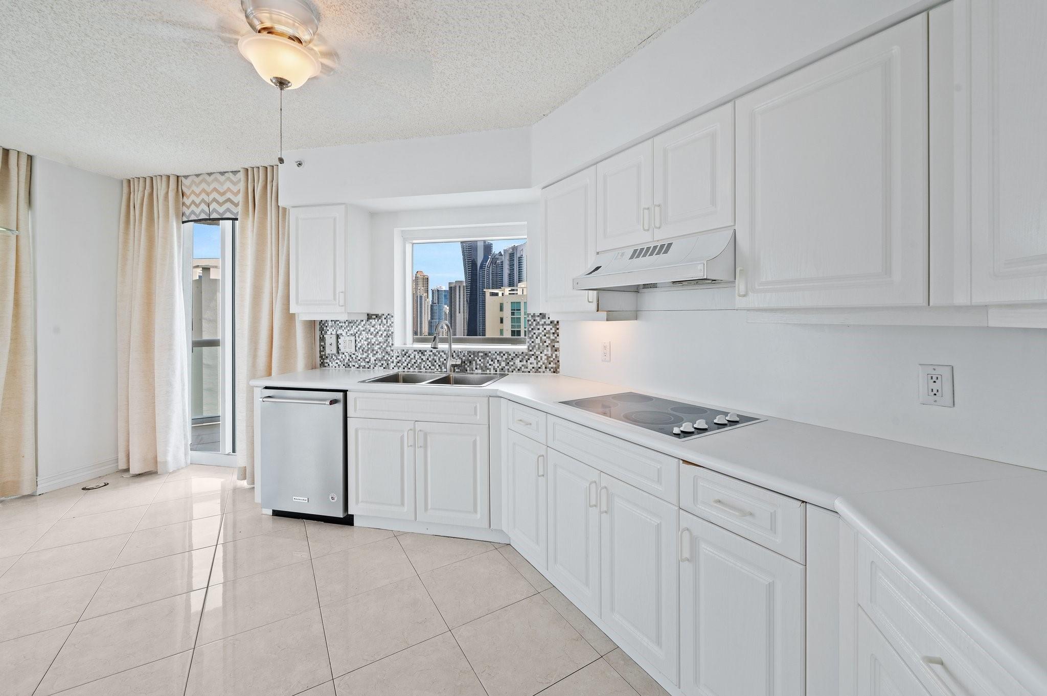 OCEANIA IV - Residential