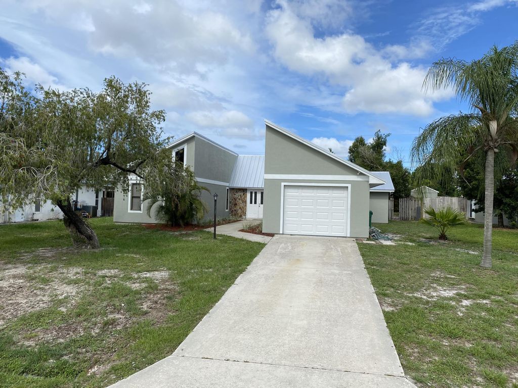 Photo of 1513 SE Cownie Street, Port Saint Lucie, FL 34983 (MLS # R10805300)