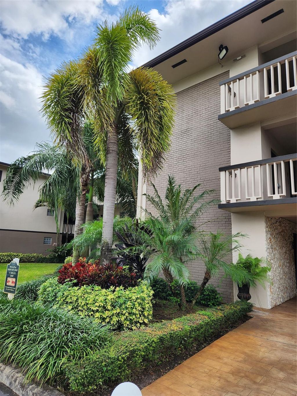 Photo of 4900 Washington Street #309, Hollywood, FL 33021 (MLS # F10555314)