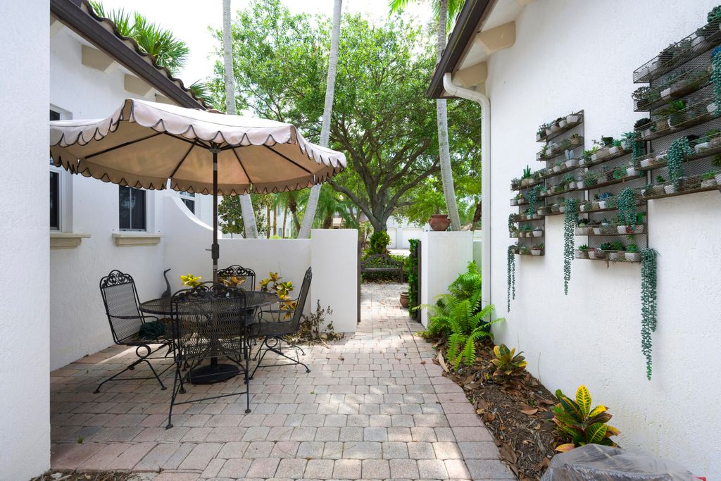 Photo of 1081 Vintner Boulevard, Palm Beach Gardens, FL 33410 (MLS # R11093178)
