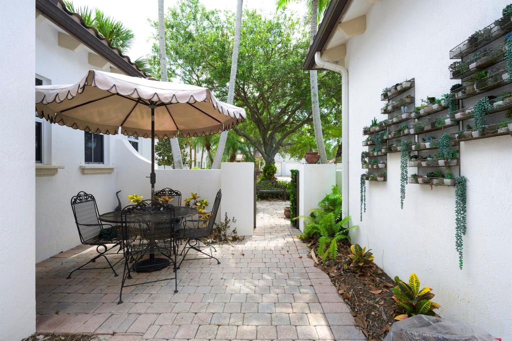 Photo of 1081 Vintner Boulevard, Palm Beach Gardens, FL 33410 (MLS # R11093178)