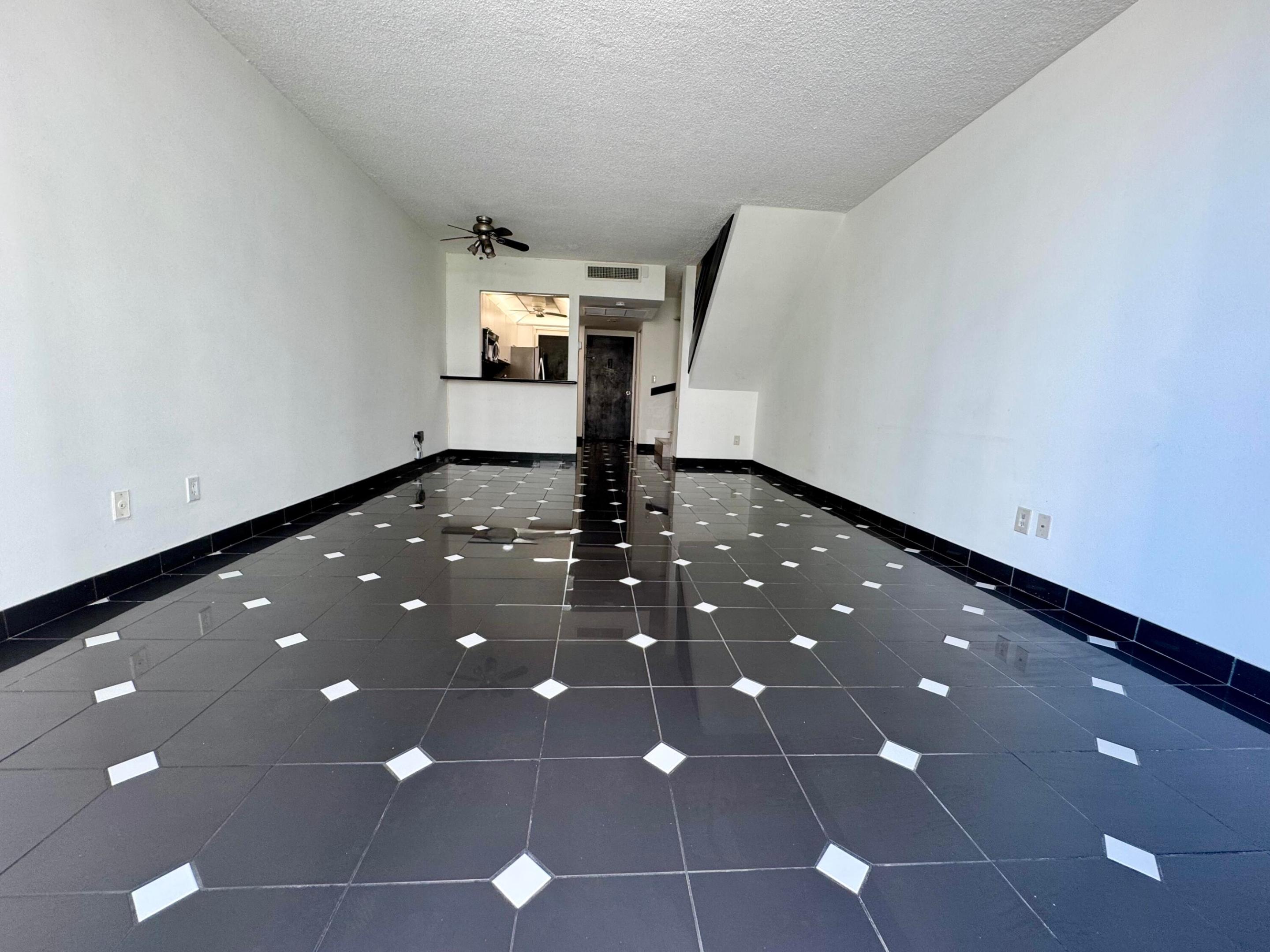 THE CARRIAGE HOUSE CONDO - Residential