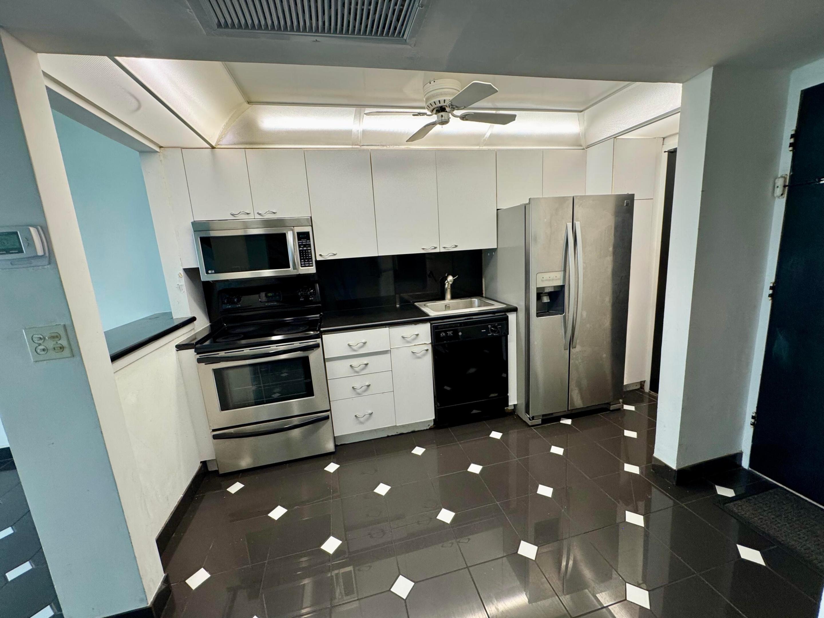 THE CARRIAGE HOUSE CONDO - Residential