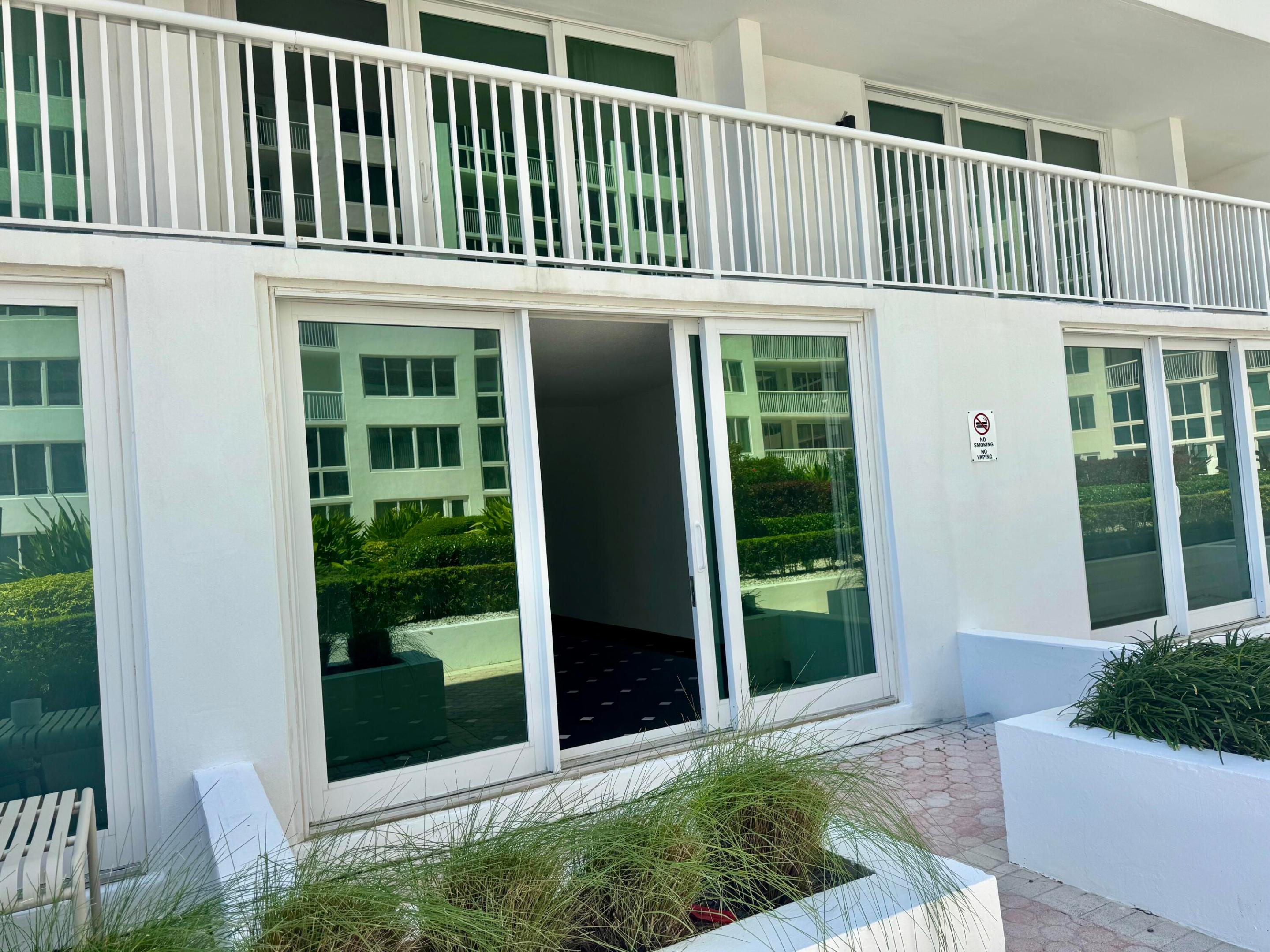 THE CARRIAGE HOUSE CONDO - Residential