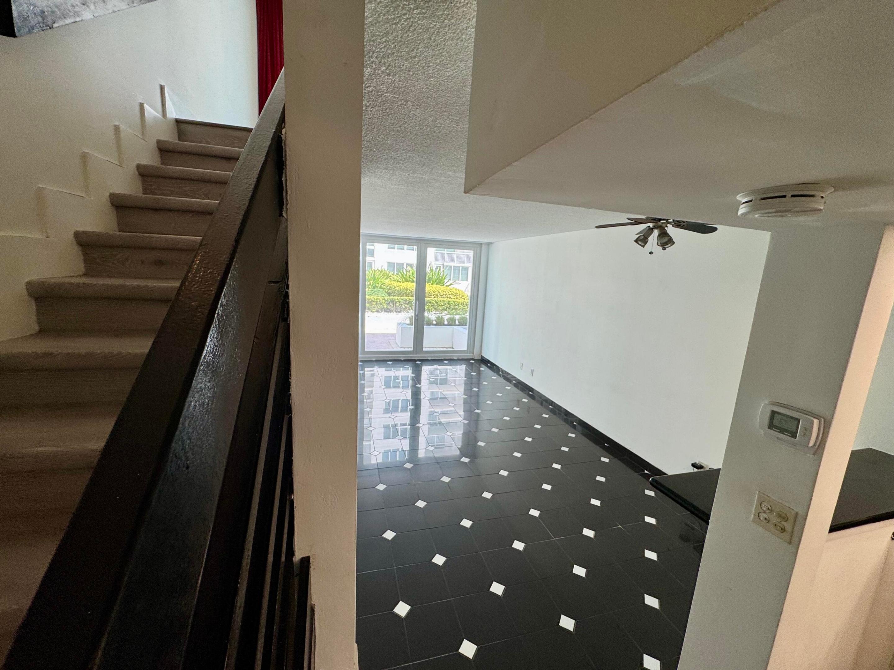 THE CARRIAGE HOUSE CONDO - Residential